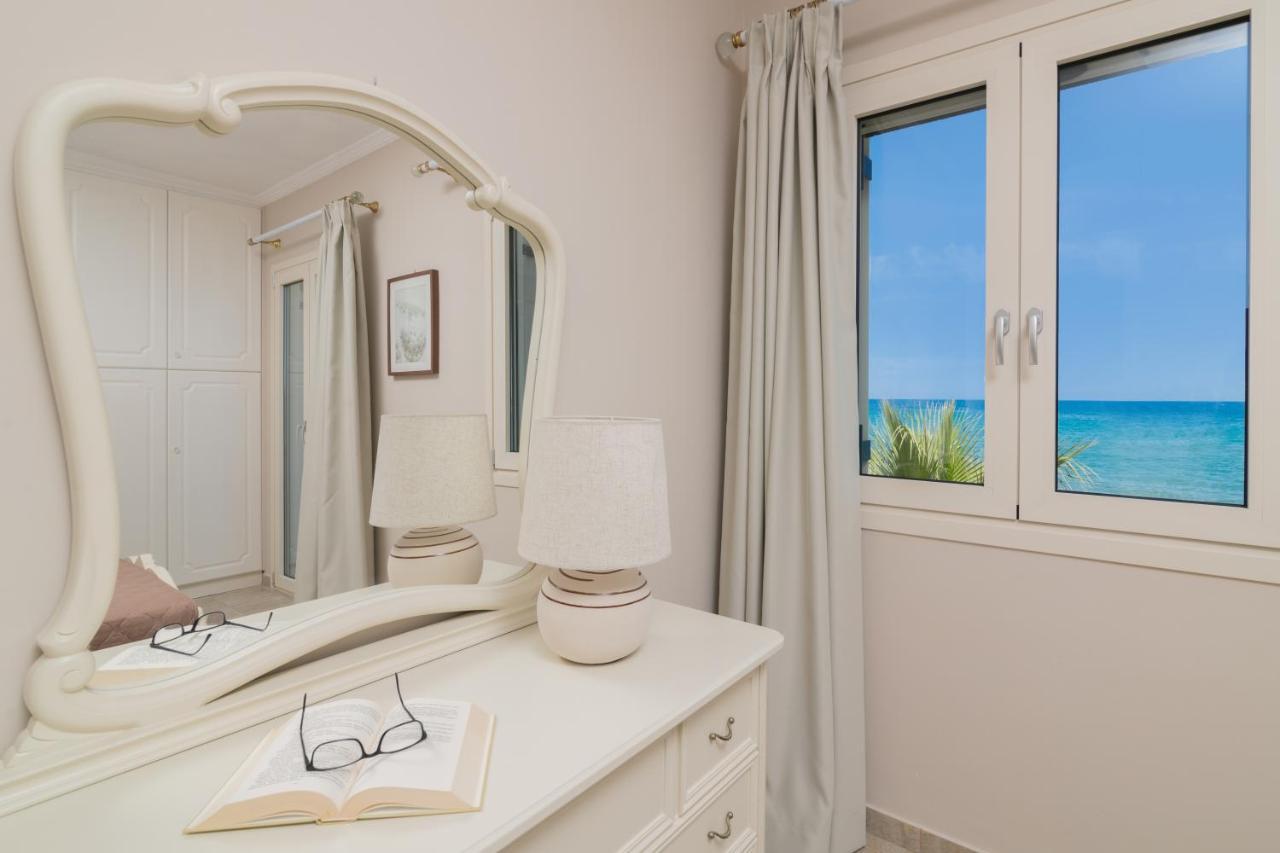 Villa Elizabeth - Seafront Classic Villa! Αργάσι Εξωτερικό φωτογραφία