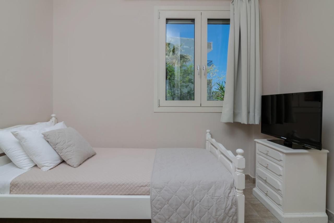 Villa Elizabeth - Seafront Classic Villa! Αργάσι Εξωτερικό φωτογραφία