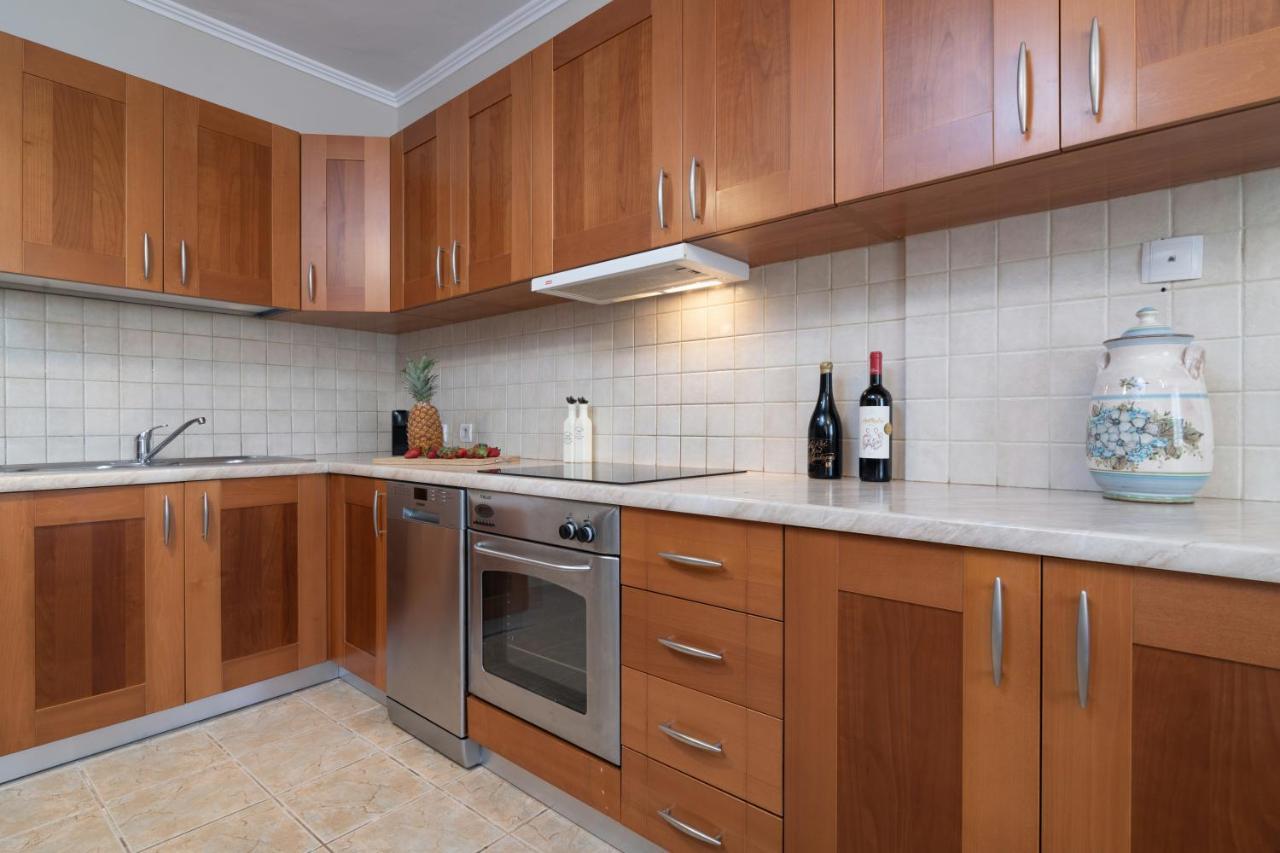 Villa Elizabeth - Seafront Classic Villa! Αργάσι Εξωτερικό φωτογραφία